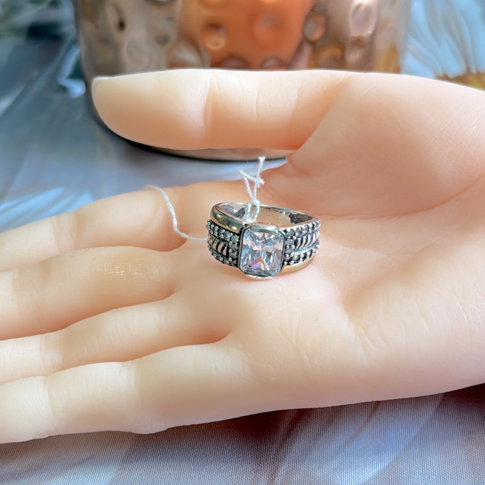 Beautiful ring Sterling silver 925